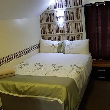 Portsmouth Budget Hotels - All Rooms Are En-Suite Экстерьер фото