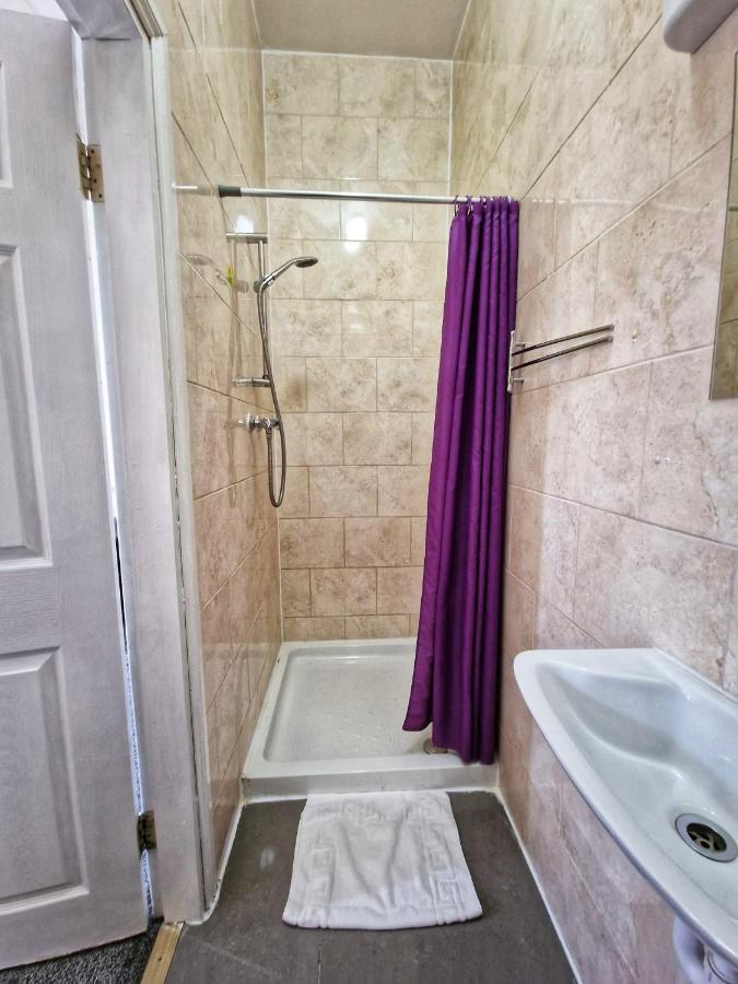 Portsmouth Budget Hotels - All Rooms Are En-Suite Экстерьер фото